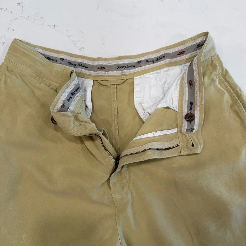 Tommy Bahama Men’s Light Tan Flat Front Shorts - 34